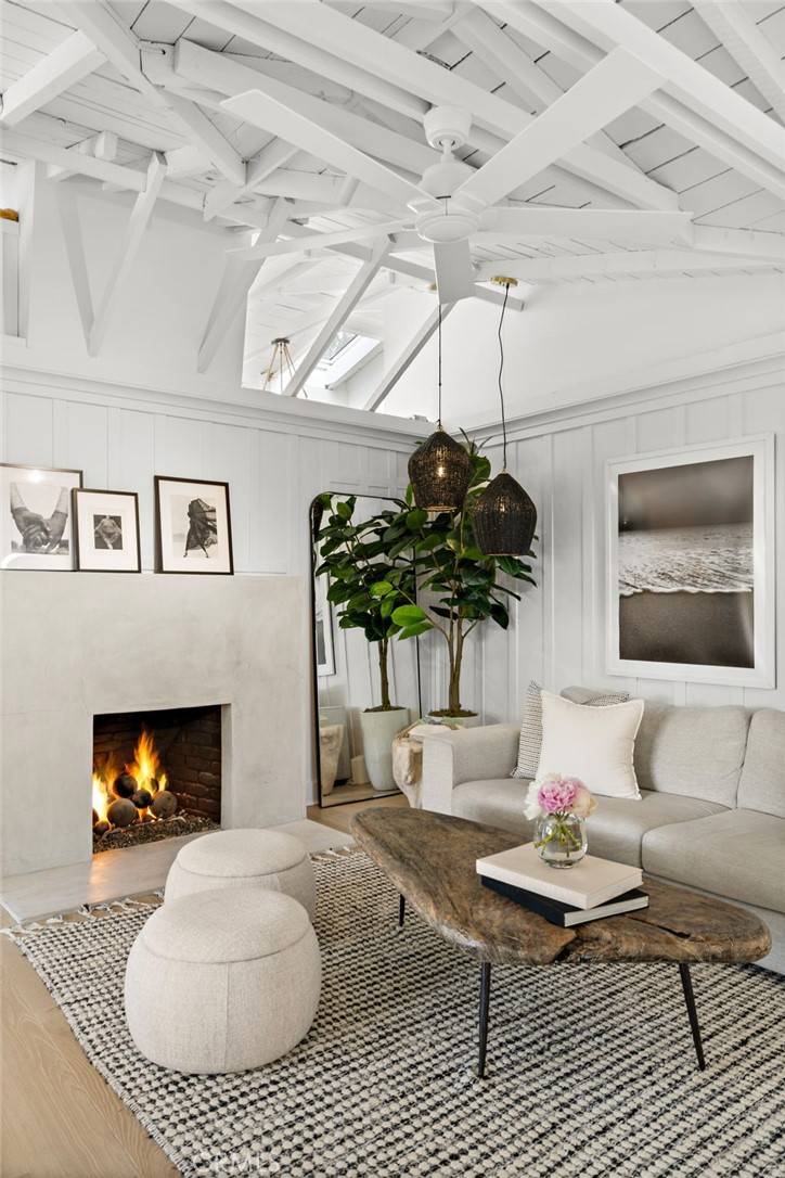 Laguna Beach, CA 92651,592 Bluebird Canyon DR