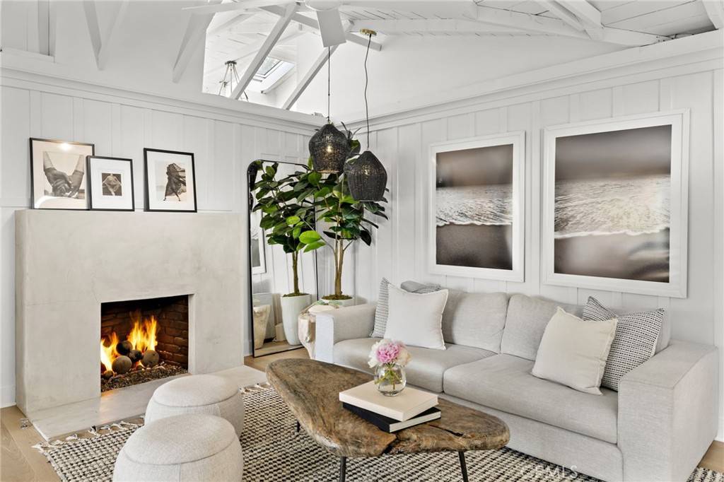 Laguna Beach, CA 92651,592 Bluebird Canyon DR