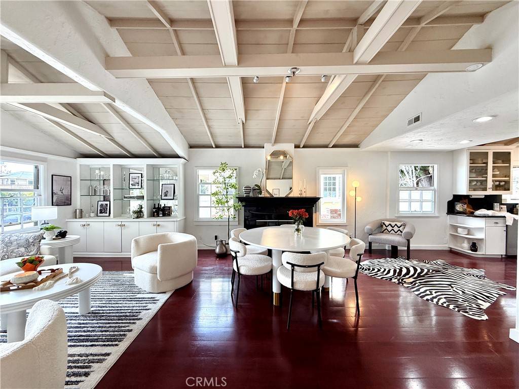 Laguna Beach, CA 92651,1056 Glenneyre ST