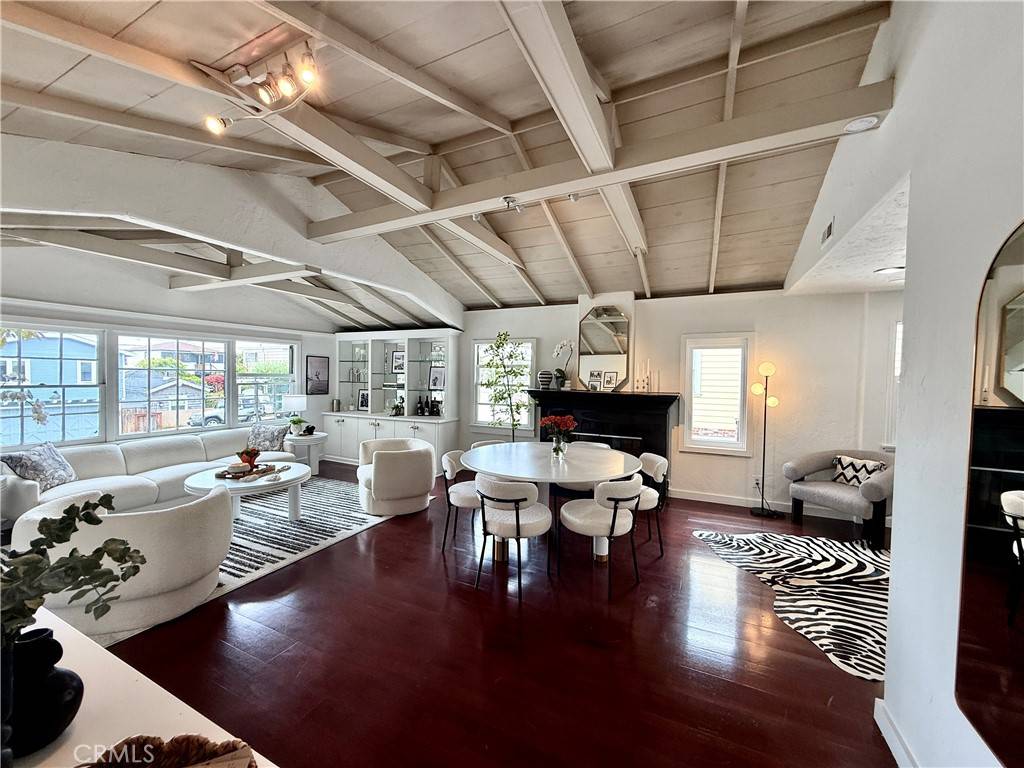 Laguna Beach, CA 92651,1056 Glenneyre ST