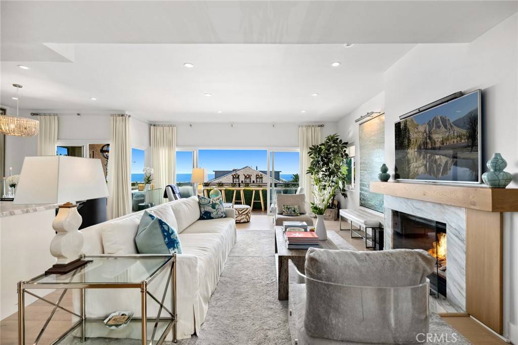 Laguna Beach, CA 92651,692 Cliff DR