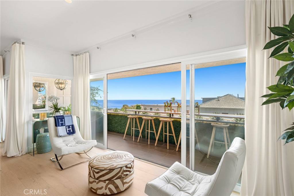 Laguna Beach, CA 92651,692 Cliff DR