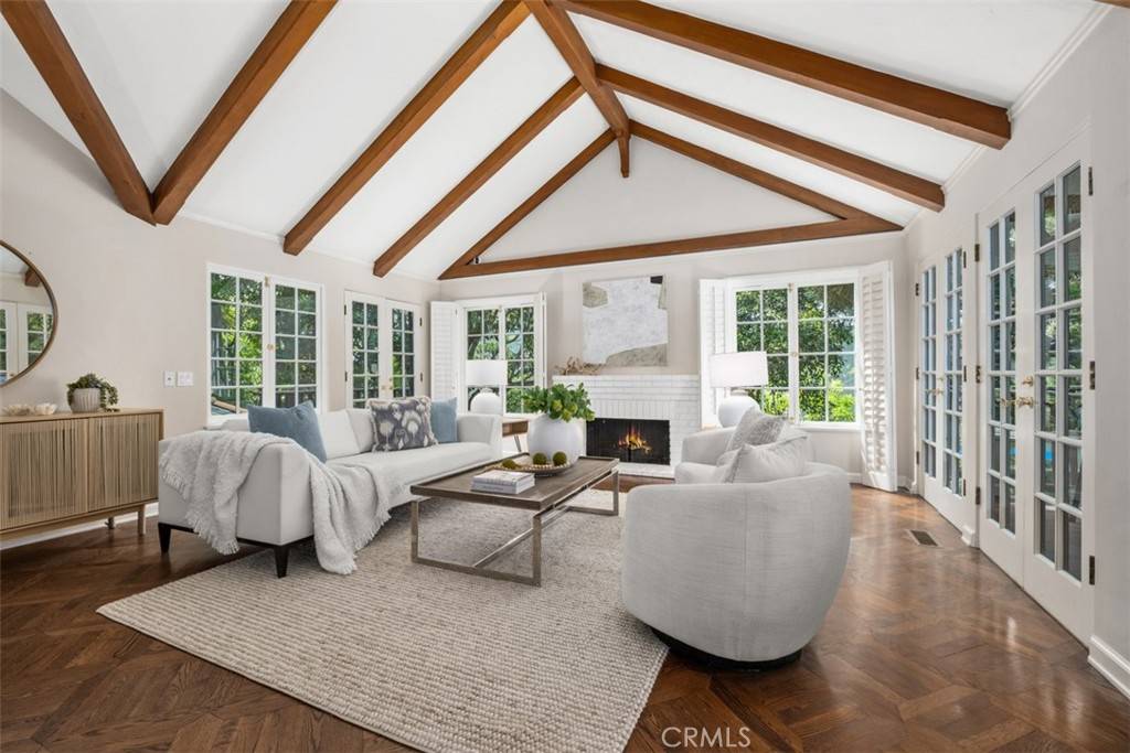 Laguna Beach, CA 92651,421 High DR