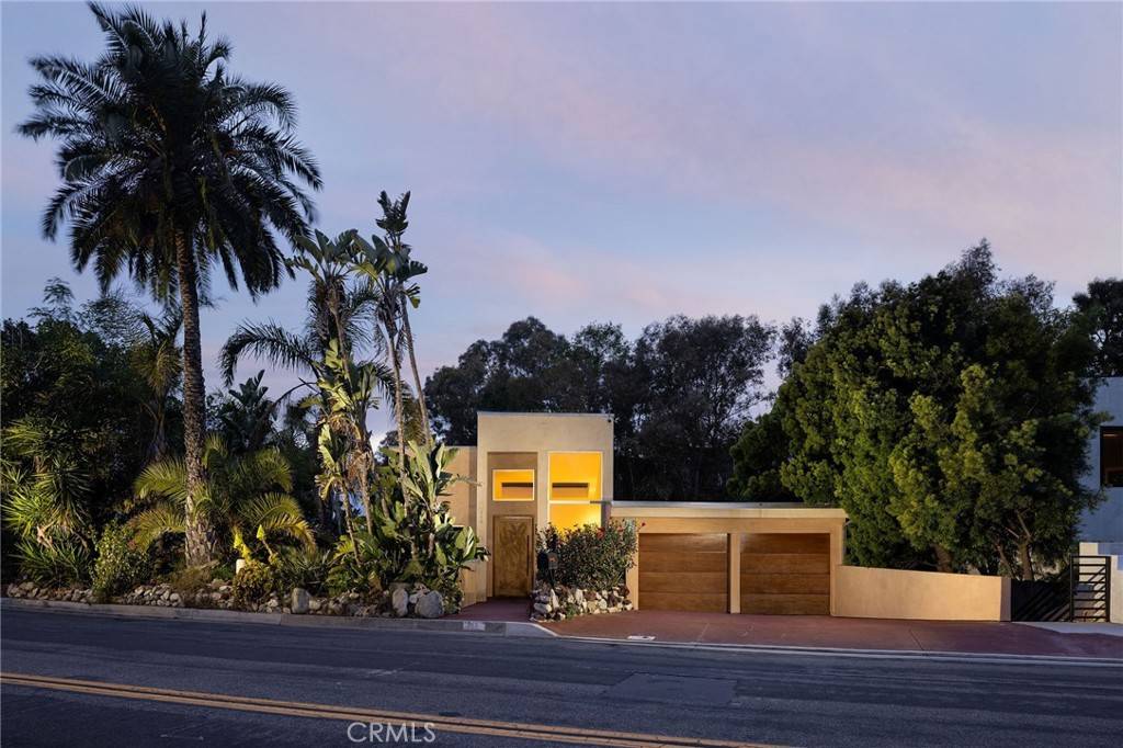 Laguna Beach, CA 92651,865 Balboa AVE