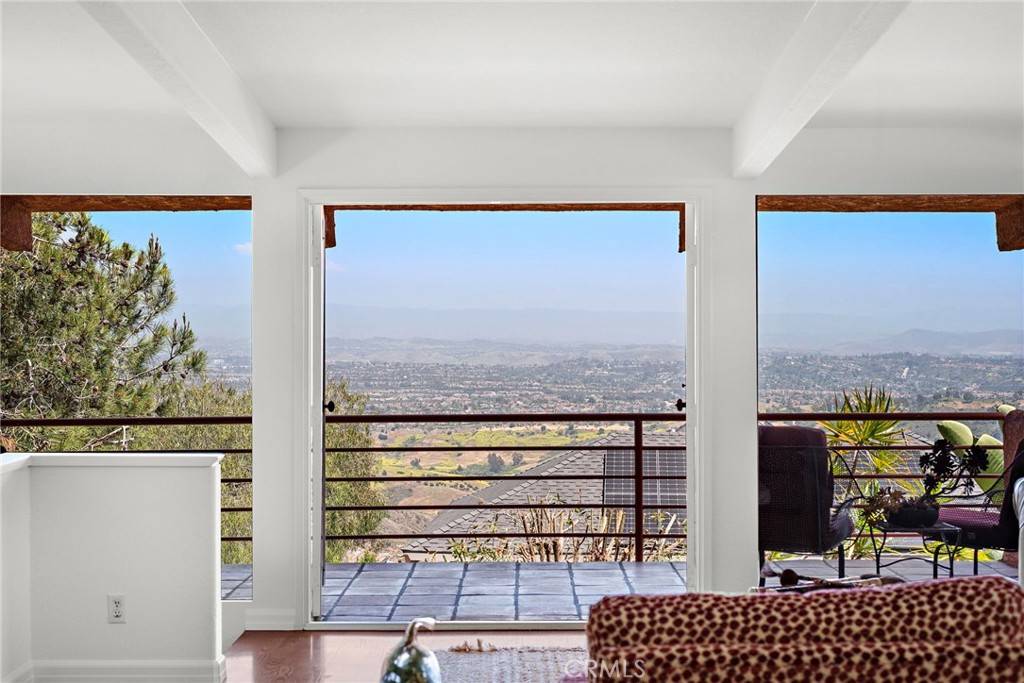 Laguna Beach, CA 92651,28751 Top Of The World DR
