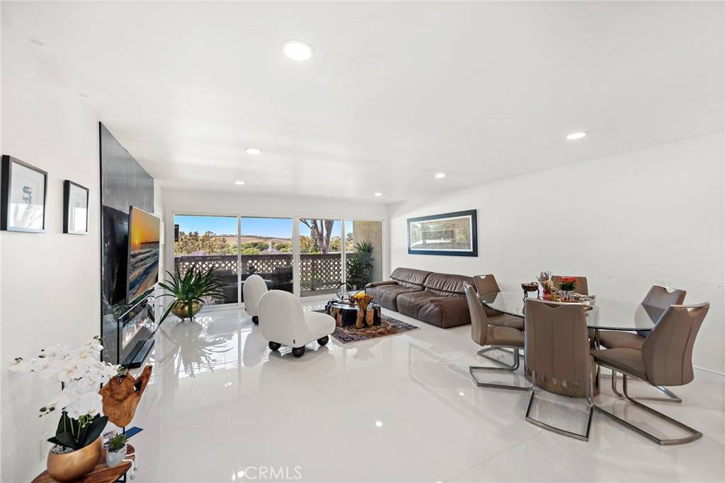 Laguna Hills, CA 92653,23421 Caminito Telmo