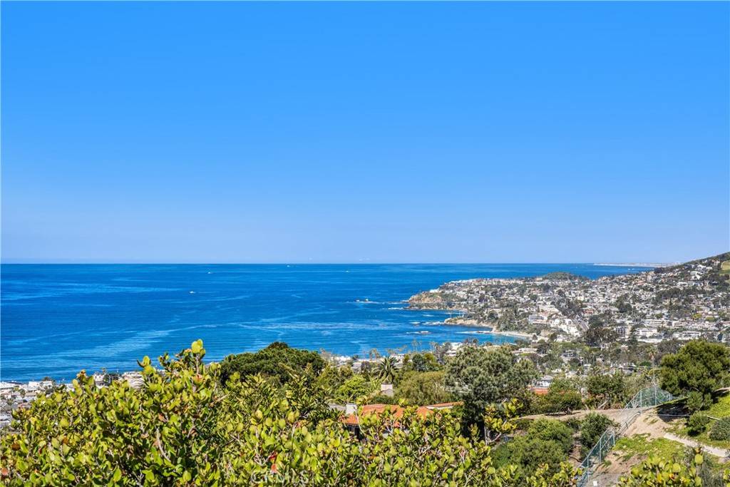 Laguna Beach, CA 92651,901 Summit DR