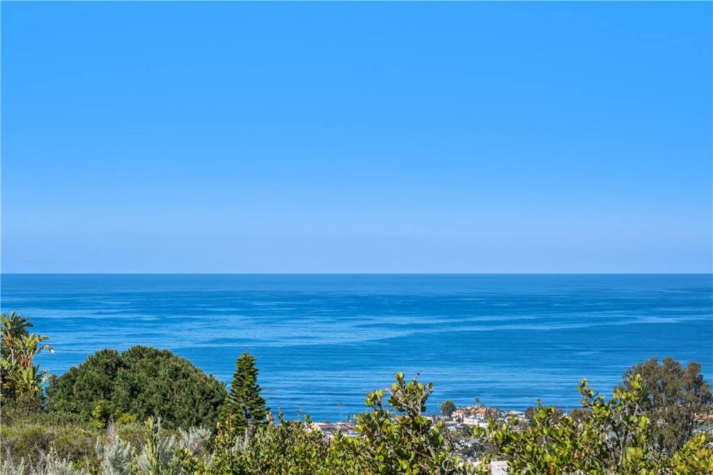Laguna Beach, CA 92651,901 Summit DR