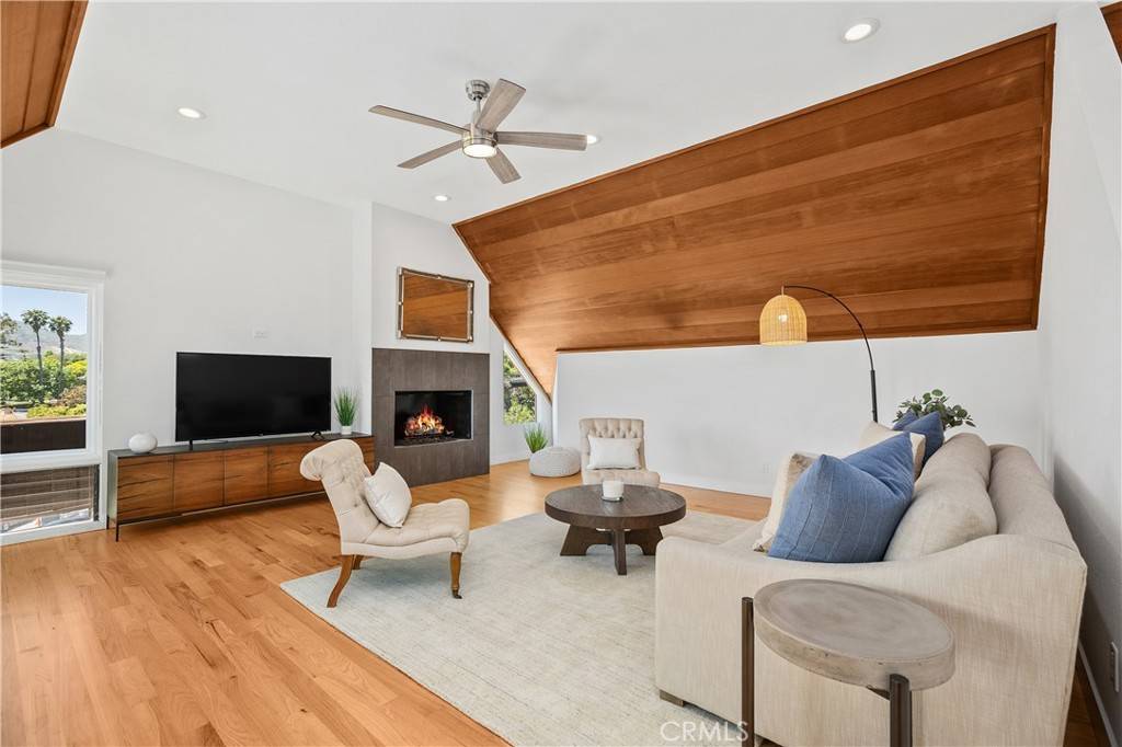 Laguna Beach, CA 92651,390 Saint Anns DR