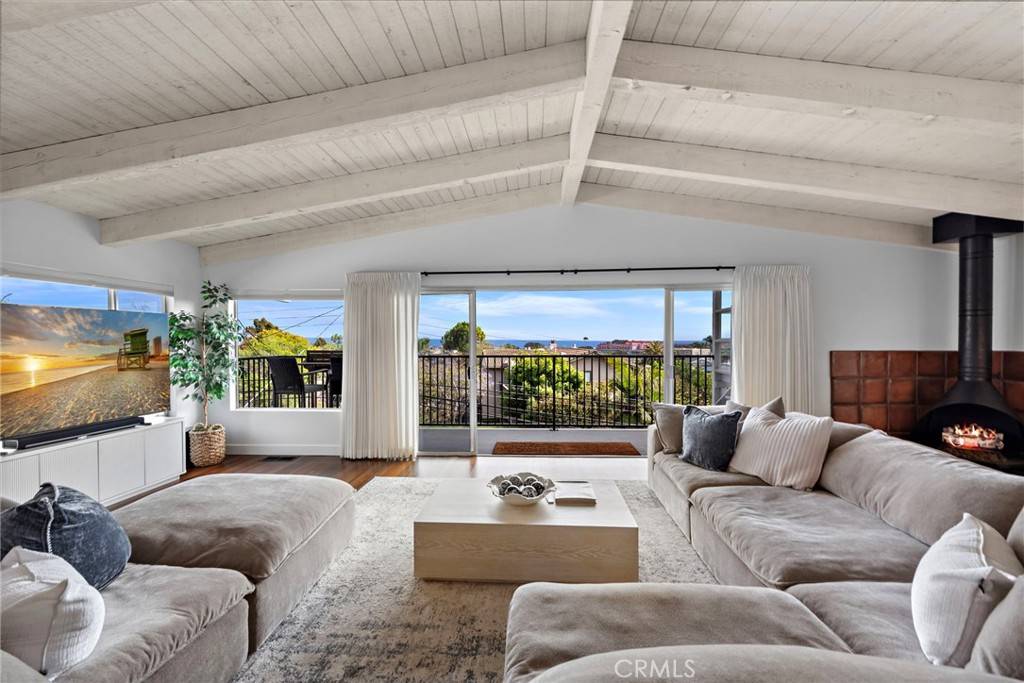 Dana Point, CA 92629,25211 La Cresta DR