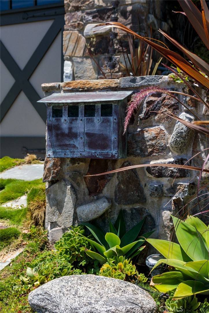 Laguna Beach, CA 92651,530 High DR