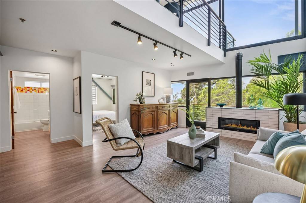 Laguna Beach, CA 92651,686 Diamond ST