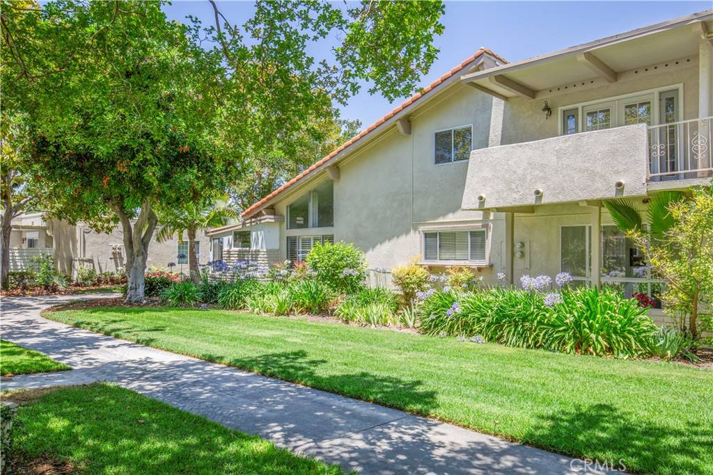 Laguna Woods, CA 92637,2164 Via Mariposa E #D
