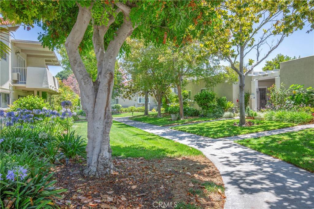 Laguna Woods, CA 92637,2164 Via Mariposa E #D