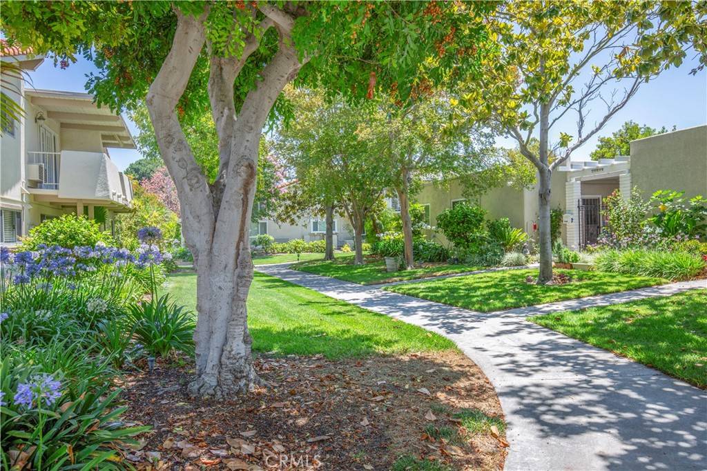 Laguna Woods, CA 92637,2164 Via Mariposa E #D