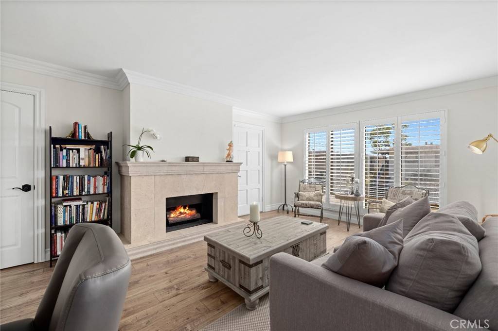 Laguna Beach, CA 92651,422 Cypress ST