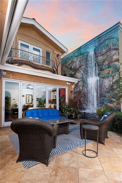 Newport Beach, CA 92660,18 Rue Saint Cloud