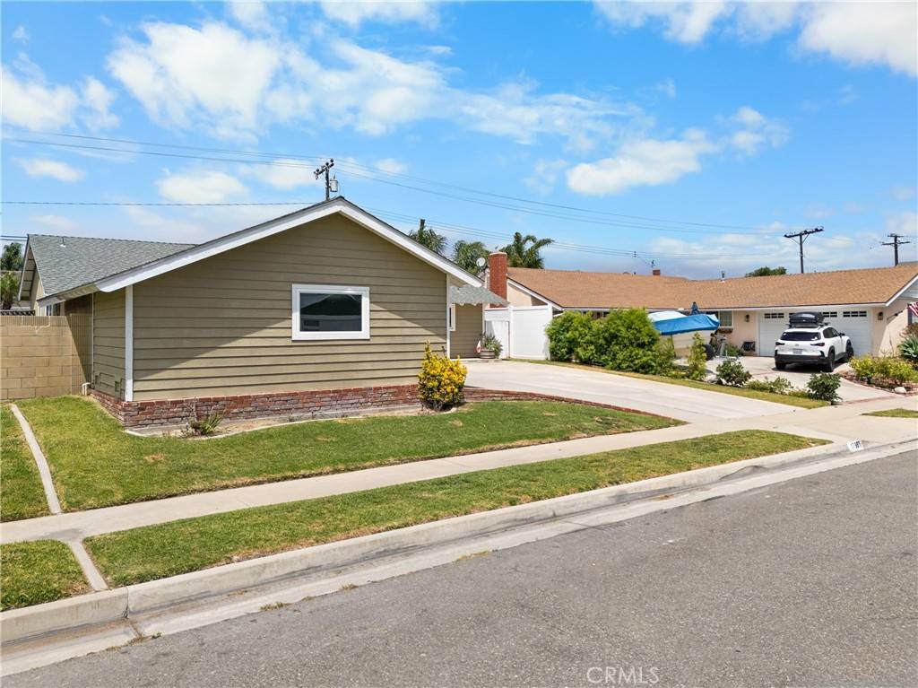 Huntington Beach, CA 92649,17551 Misty LN