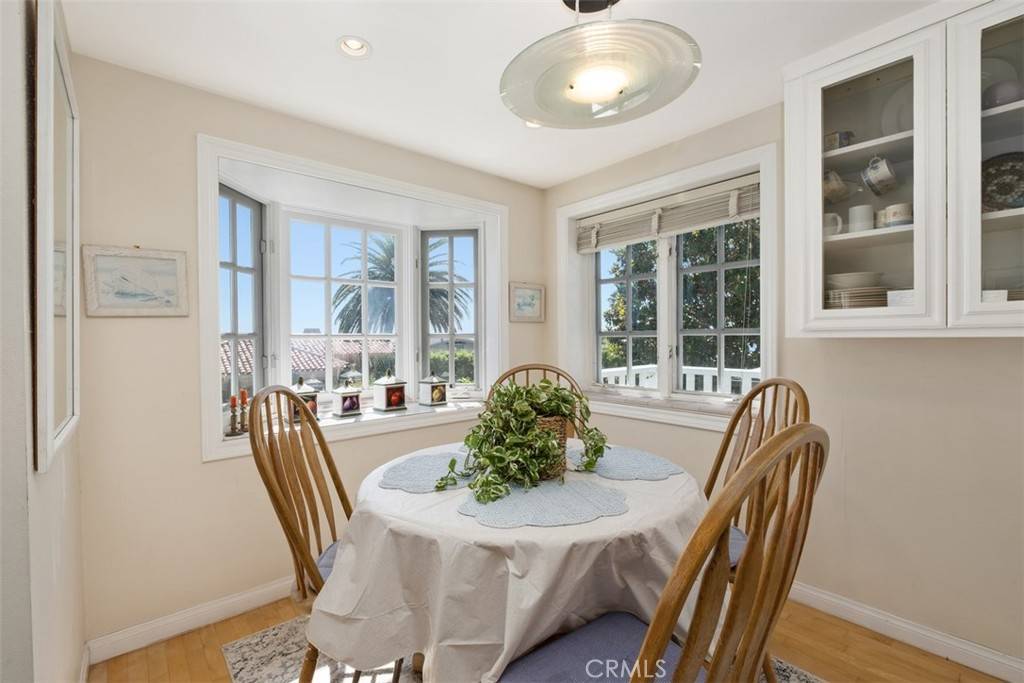 Laguna Beach, CA 92651,9 N Encino