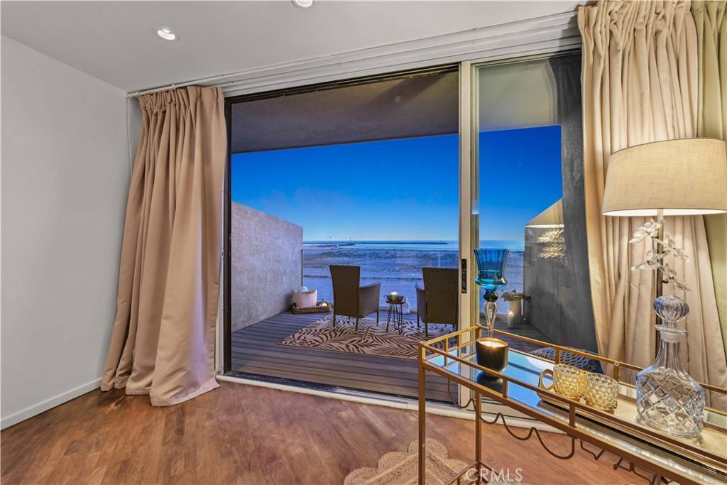 Marina Del Rey, CA 90292,6 Voyage ST #204