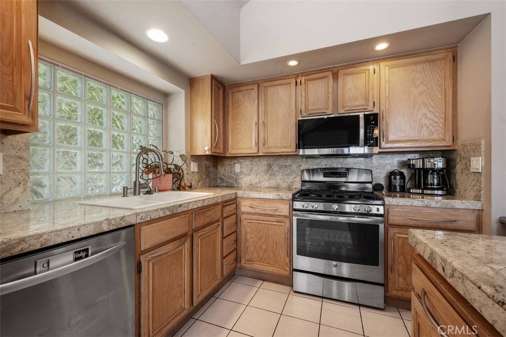 Corona, CA 92882,3327 Sterling DR