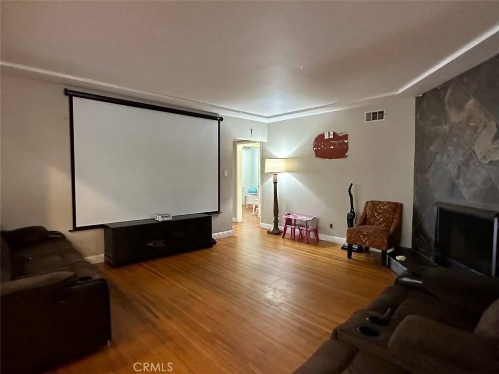 Montebello, CA 90640,636 Carmelita PL