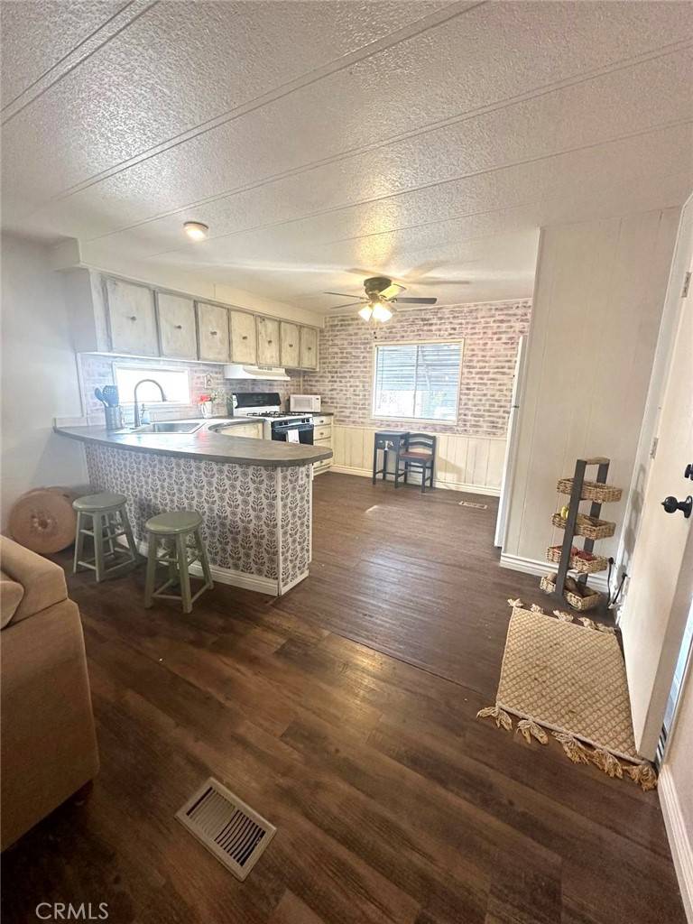 Lynwood, CA 90262,5300 cortland ST #23