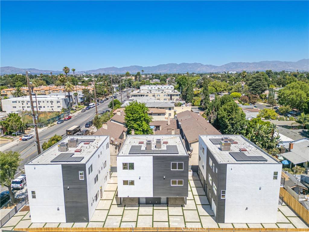 Van Nuys, CA 91405,6830 Hazeltine AVE
