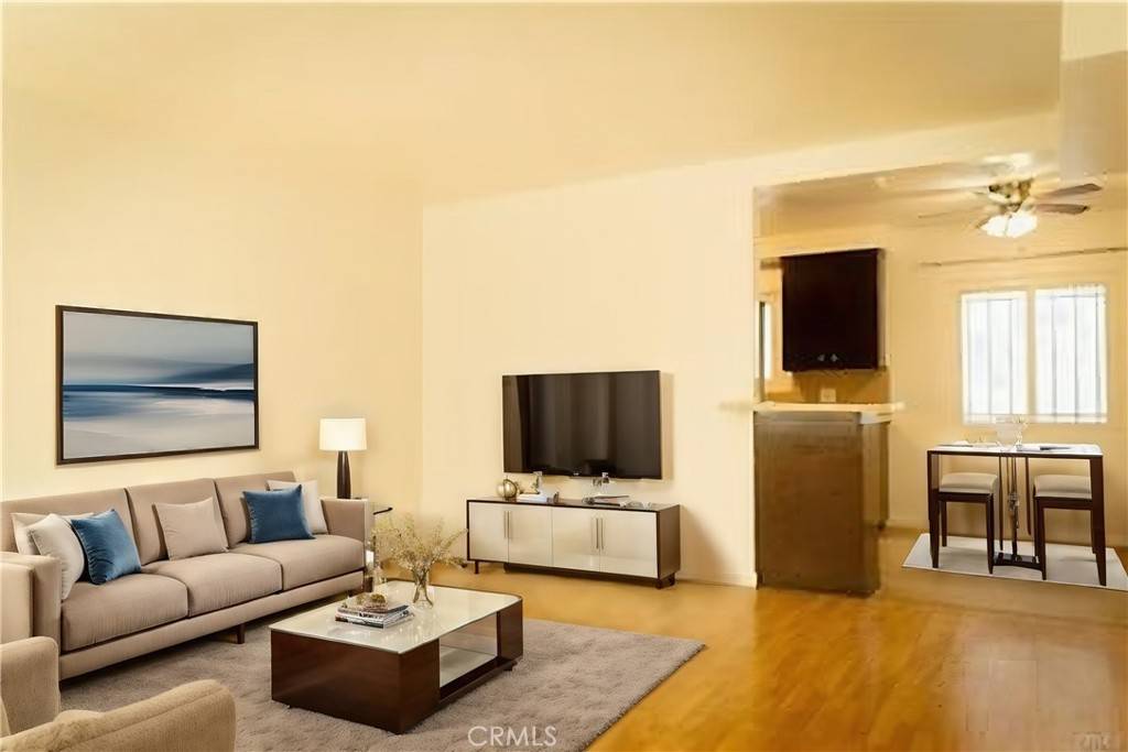 Inglewood, CA 90301,919 E La Palma DR #4