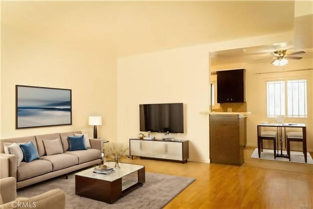 Inglewood, CA 90301,919 E La Palma DR #4