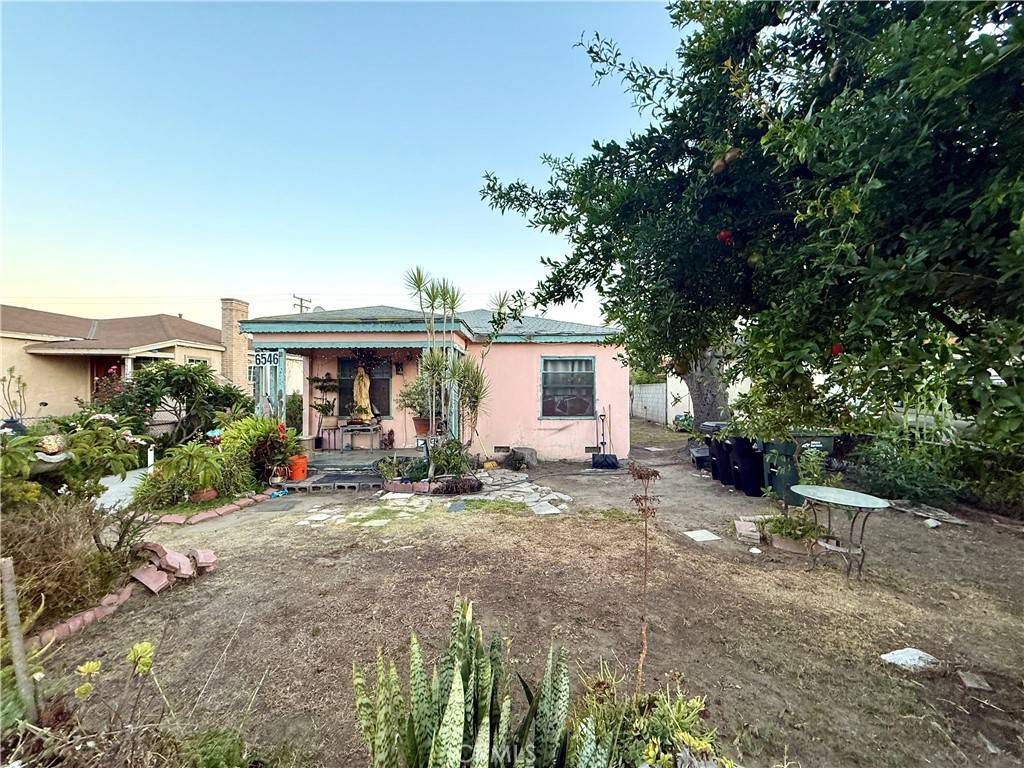 Bell Gardens, CA 90201,6546 Fry ST