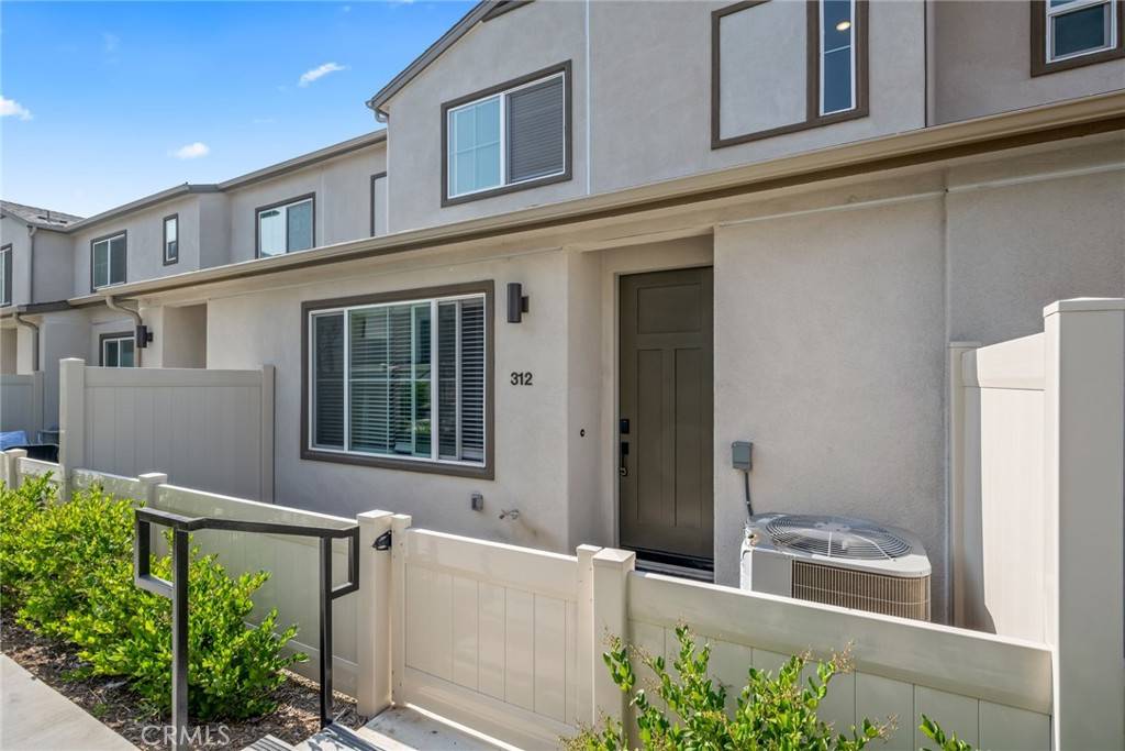 Fallbrook, CA 92028,312 Zest LN