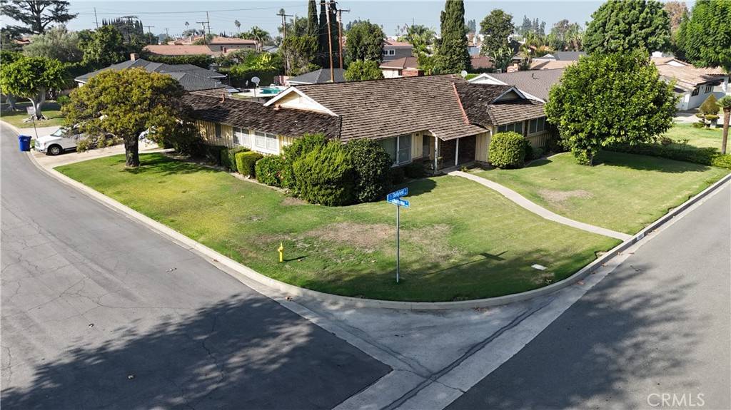 Downey, CA 90240,9623 Shellyfield RD