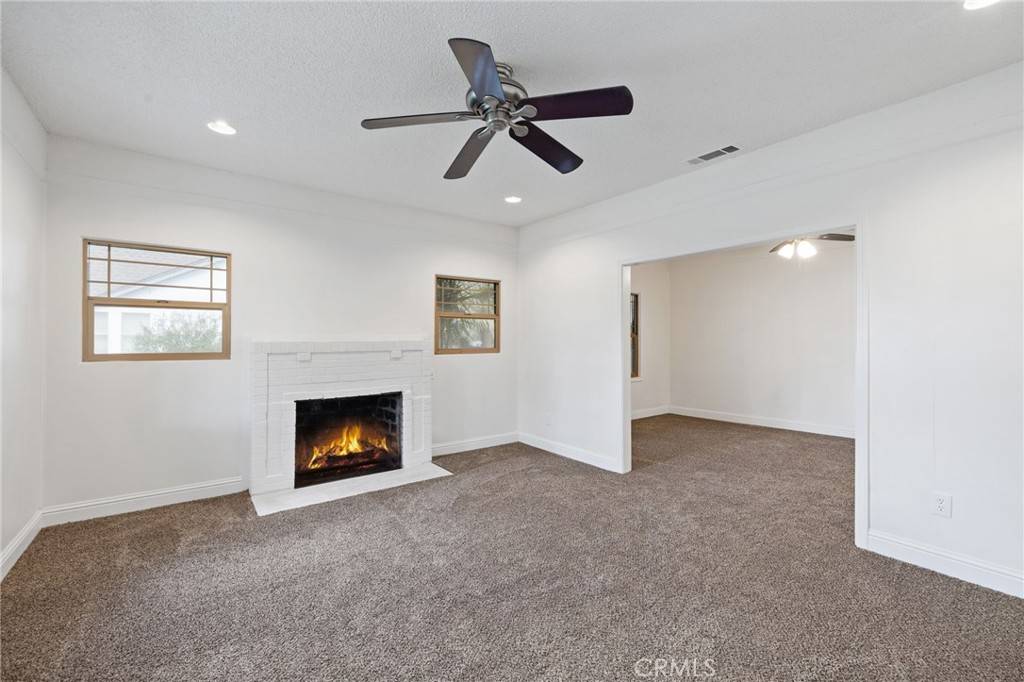 Madera, CA 93637,912 W Yosemite AVE