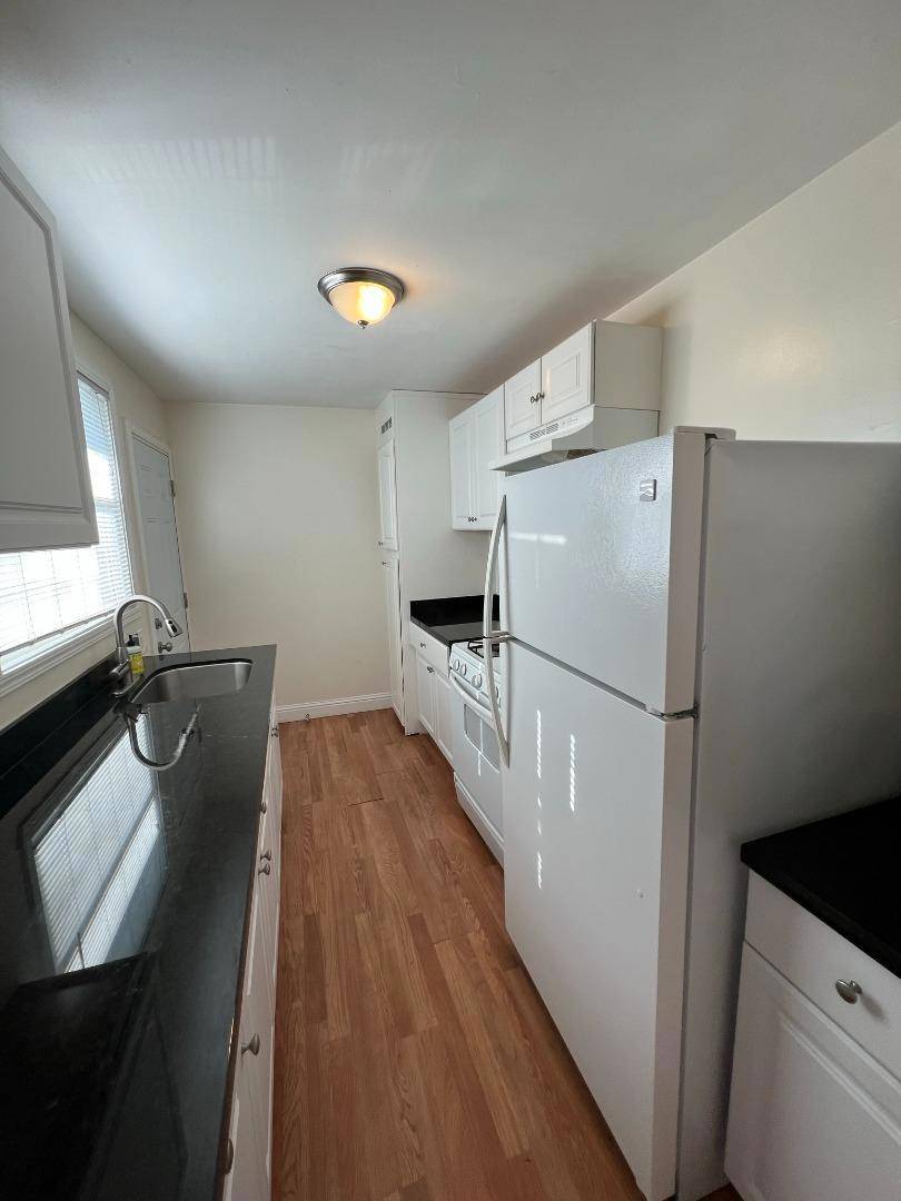 East Palo Alto, CA 94303,660 Scofield AVE