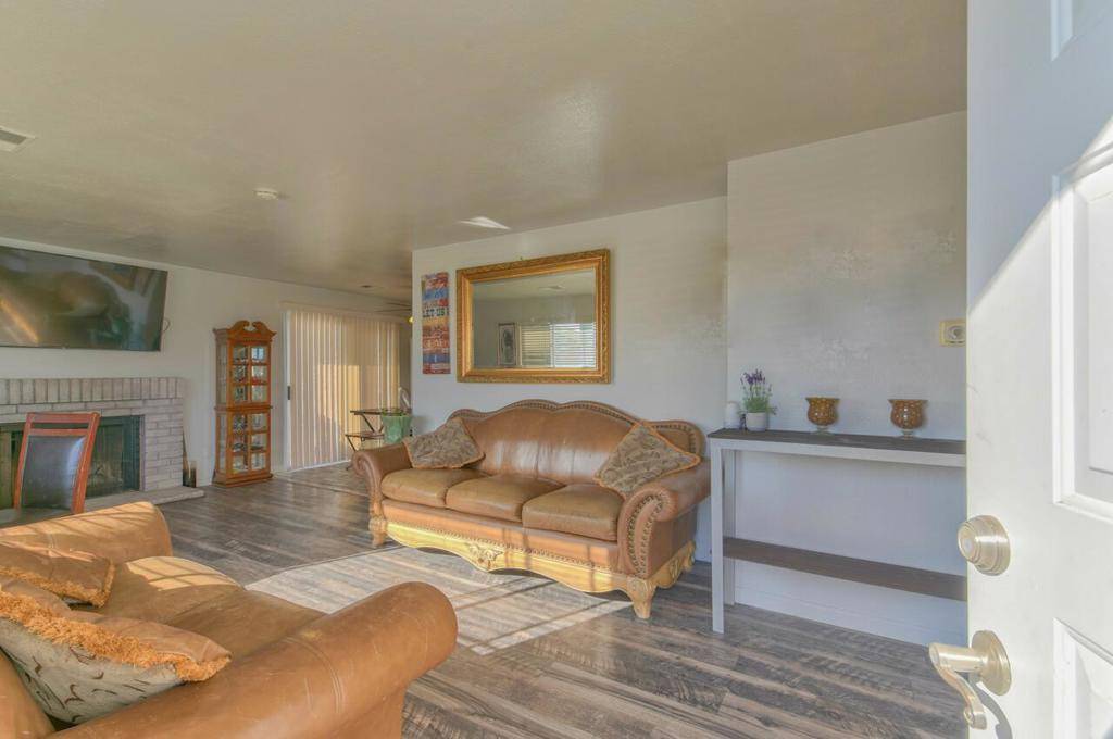 Salinas, CA 93906,1881 Cherokee DR #1