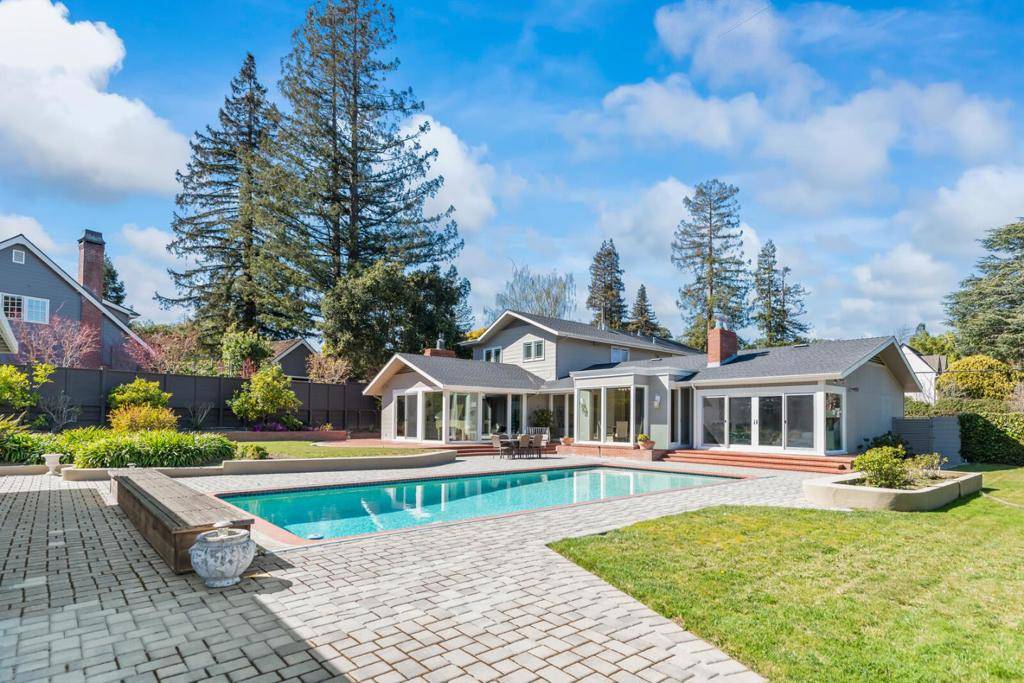 Hillsborough, CA 94010,Address not disclosed