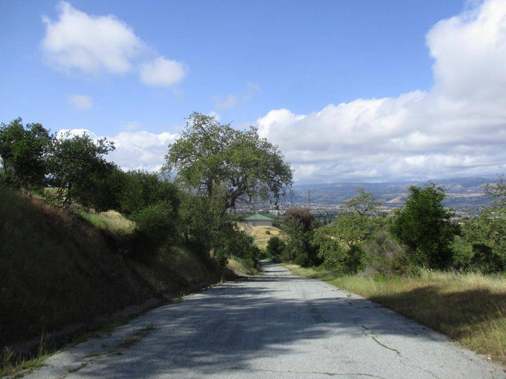San Martin, CA 95046,1935 Hayes LN