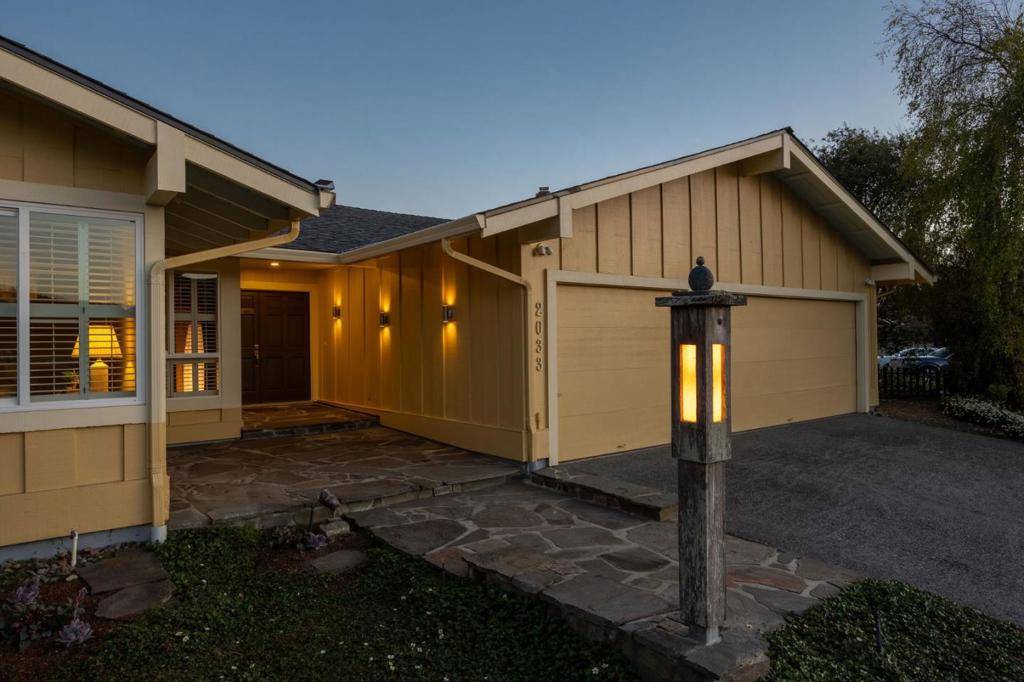 Half Moon Bay, CA 94019,Address not disclosed