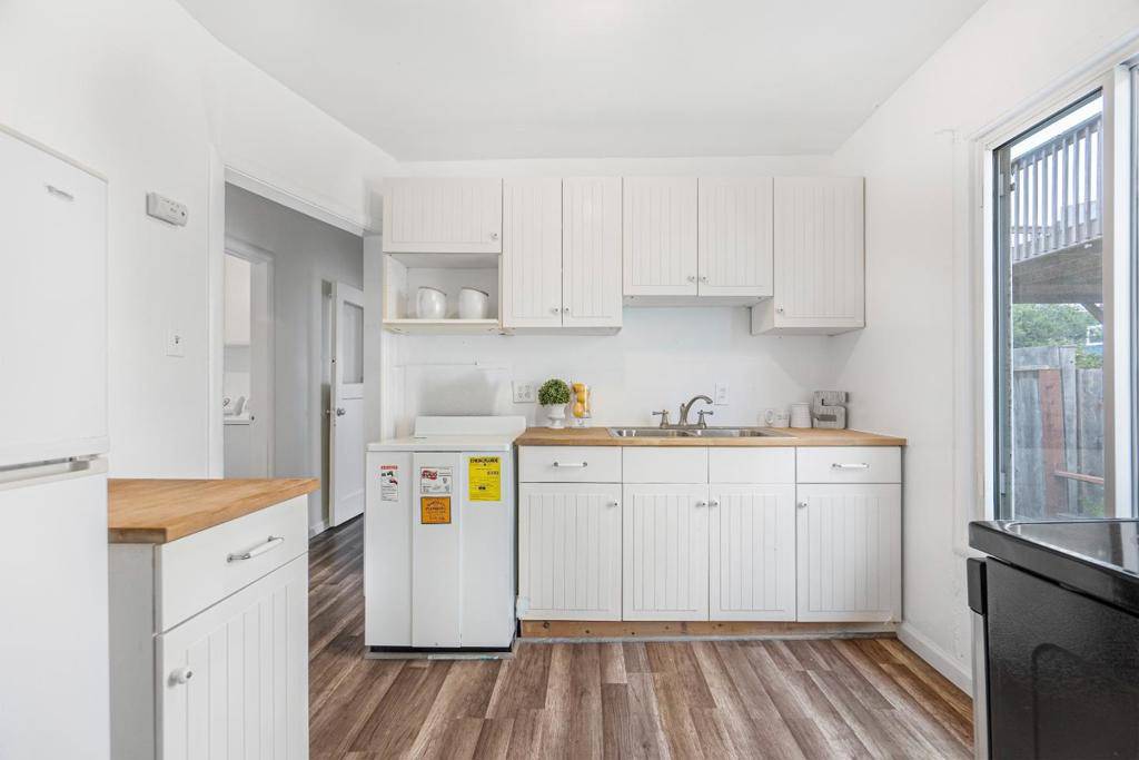 Half Moon Bay, CA 94019,78 Ventura ST