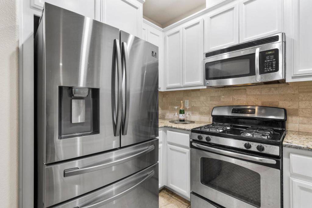 Hayward, CA 94541,600 Old Oak LN #4