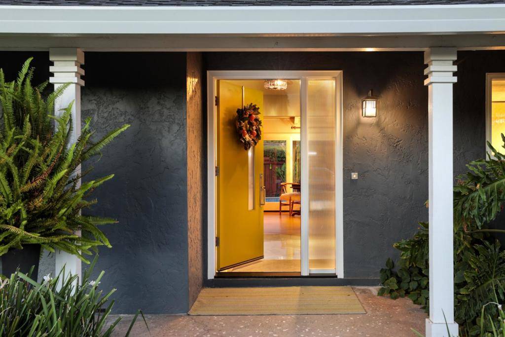 Saratoga, CA 95070,12120 Viewoak DR