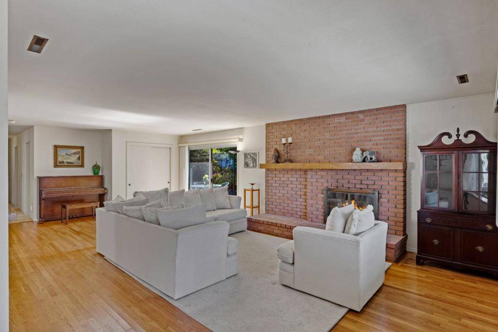 Pacific Grove, CA 93950,1186 Jewell AVE