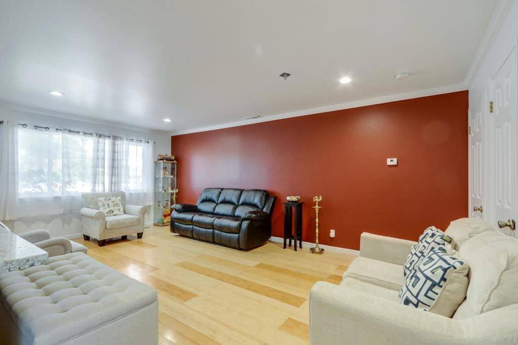 Cupertino, CA 95014,931 Miller AVE