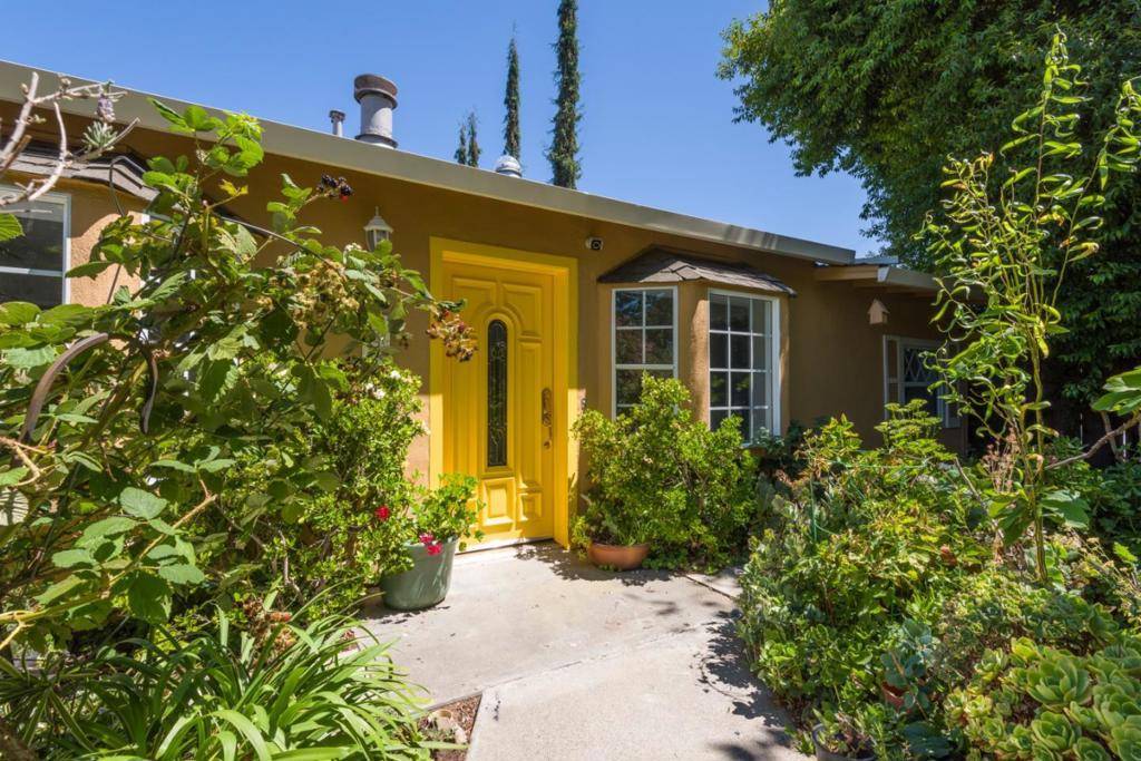 Redwood City, CA 94062,831 Canyon RD