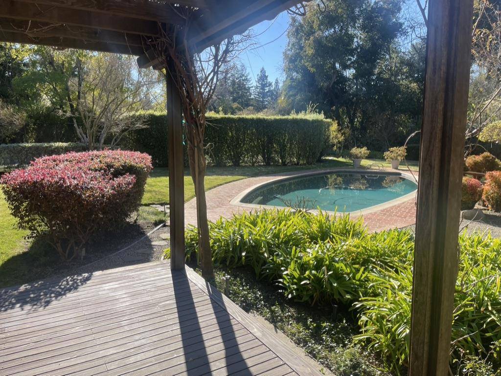 Atherton, CA 94027,9 Betty LN