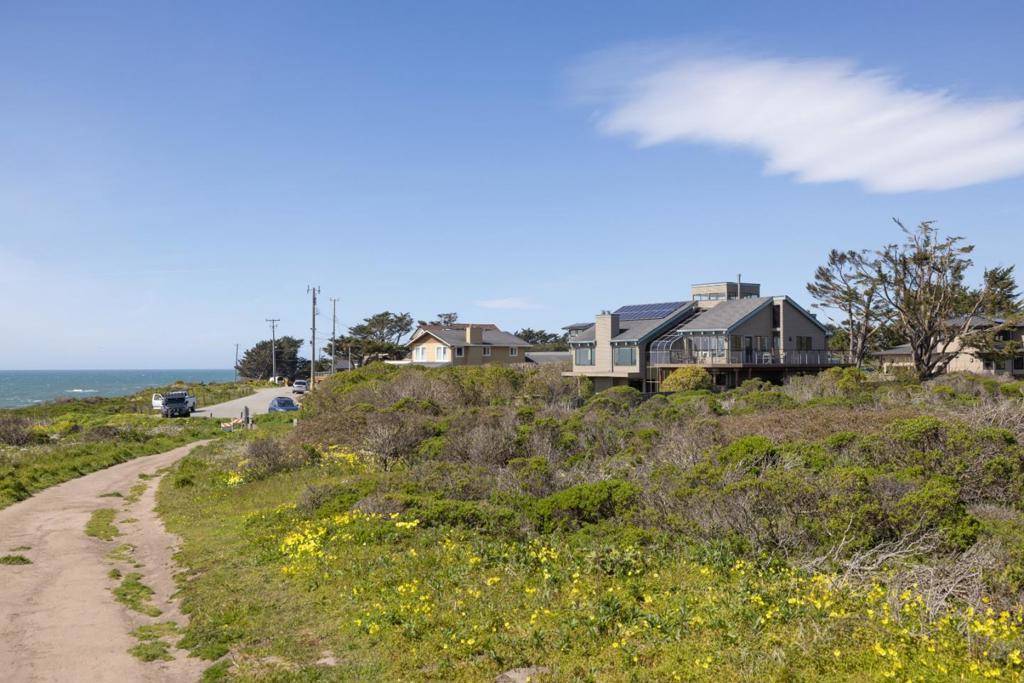 Moss Beach, CA 94038,1001 Ocean BLVD