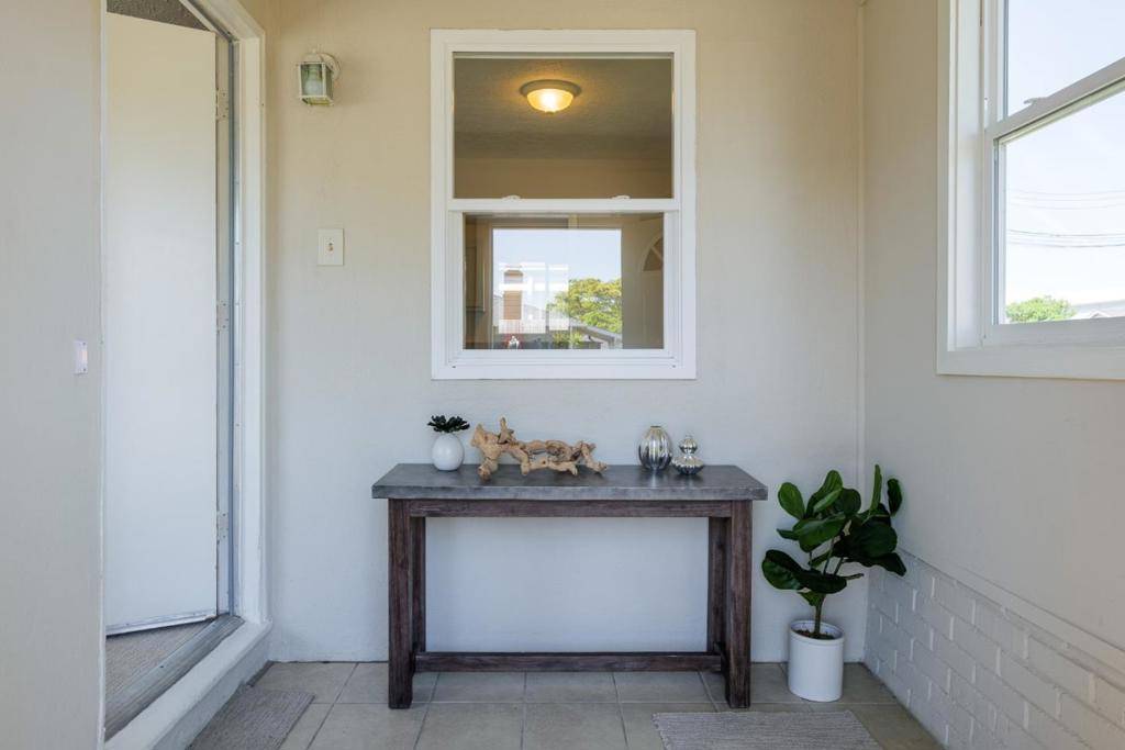 East Palo Alto, CA 94303,2245 Pulgas AVE