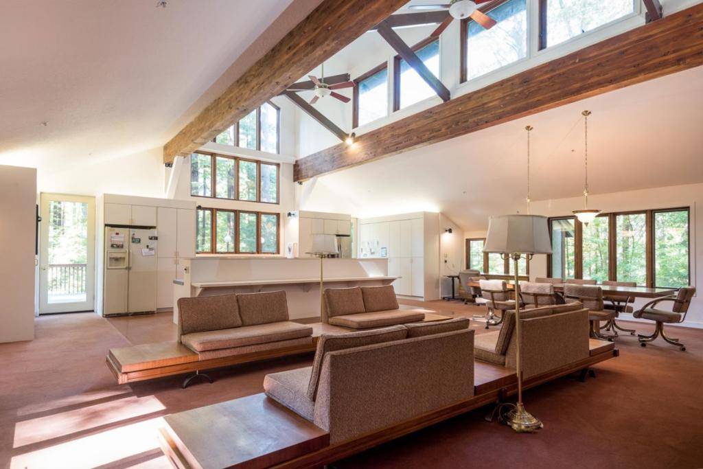 La Honda, CA 94020,138 Back RD