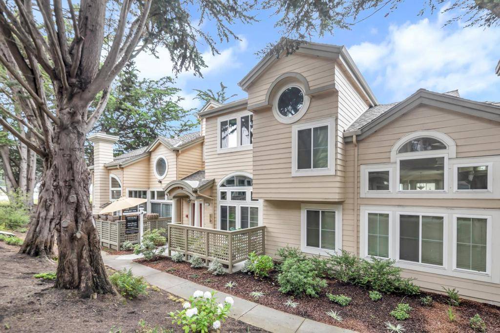 Half Moon Bay, CA 94019,74 Patrick WAY